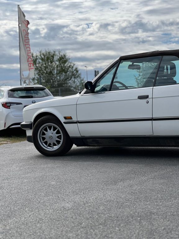 BMW 325 1989