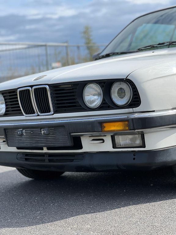 BMW 325 1989