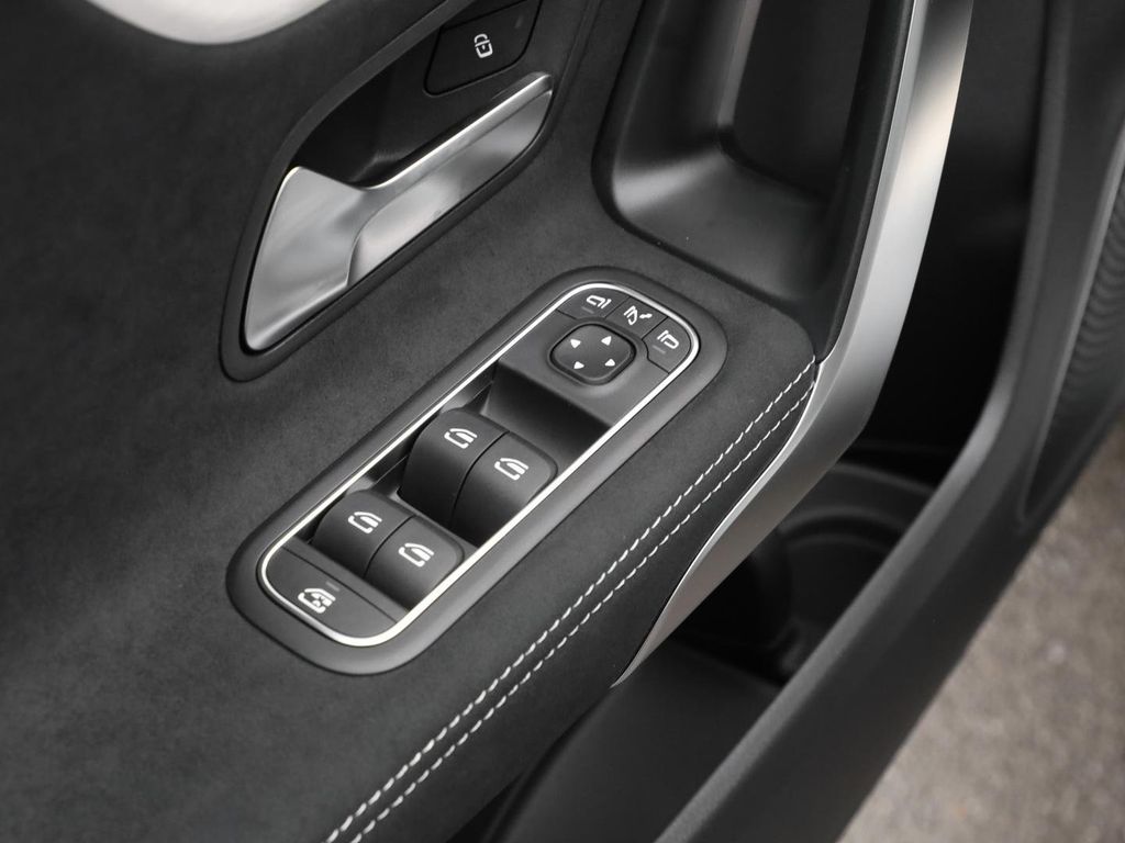 Mercedes-Benz A 200 2025