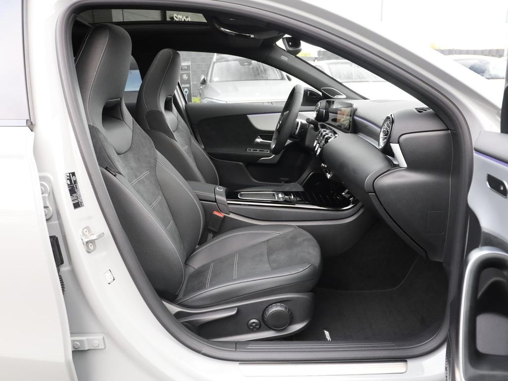Mercedes-Benz A 200 2025