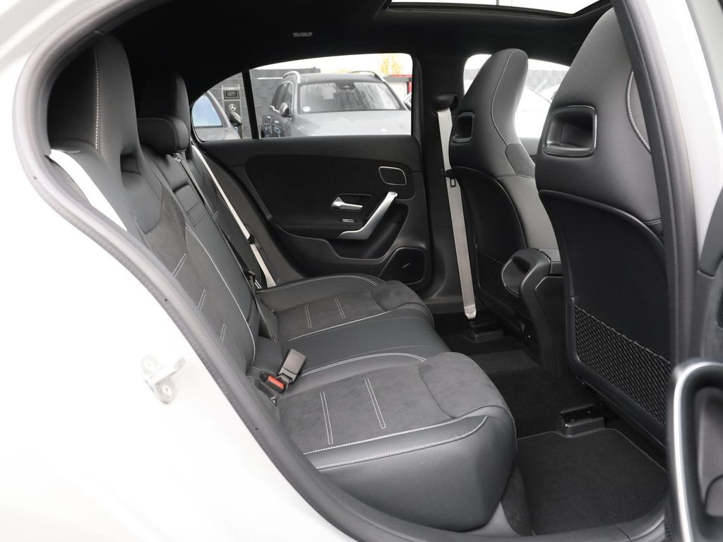 Mercedes-Benz A 200 2025