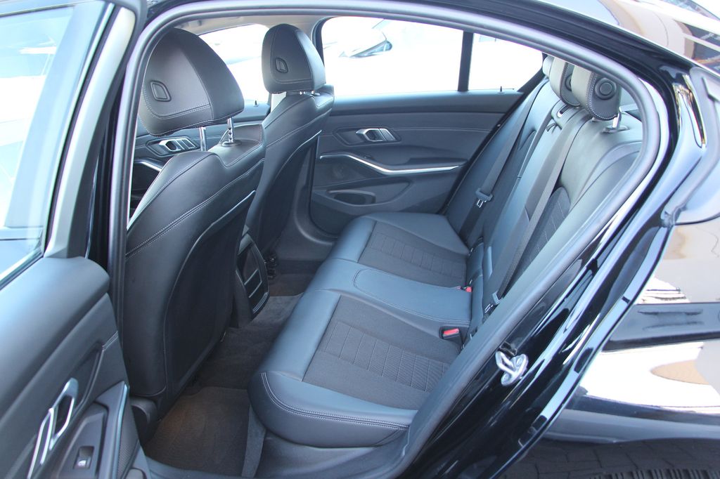 BMW 318 2021