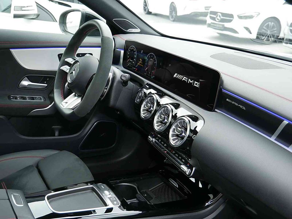 Mercedes-Benz CLA 45 AMG 2025