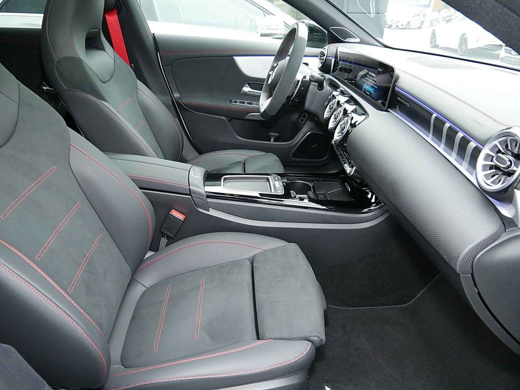 Mercedes-Benz CLA 45 AMG 2025