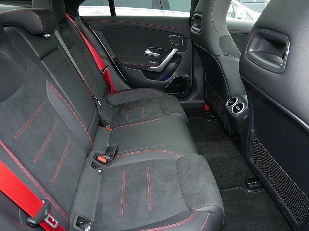 Mercedes-Benz CLA 45 AMG 2025