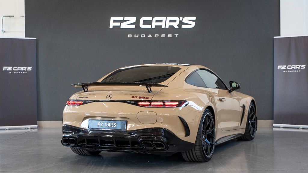 Mercedes-Benz AMG GT 2025