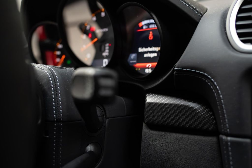 Porsche Cayman 2024