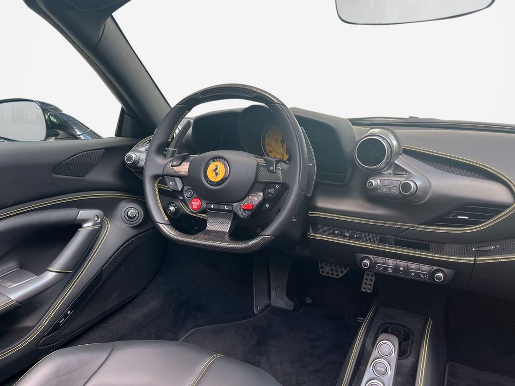 Ferrari F8 2022