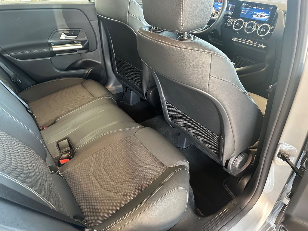 Mercedes-Benz B 180 2024