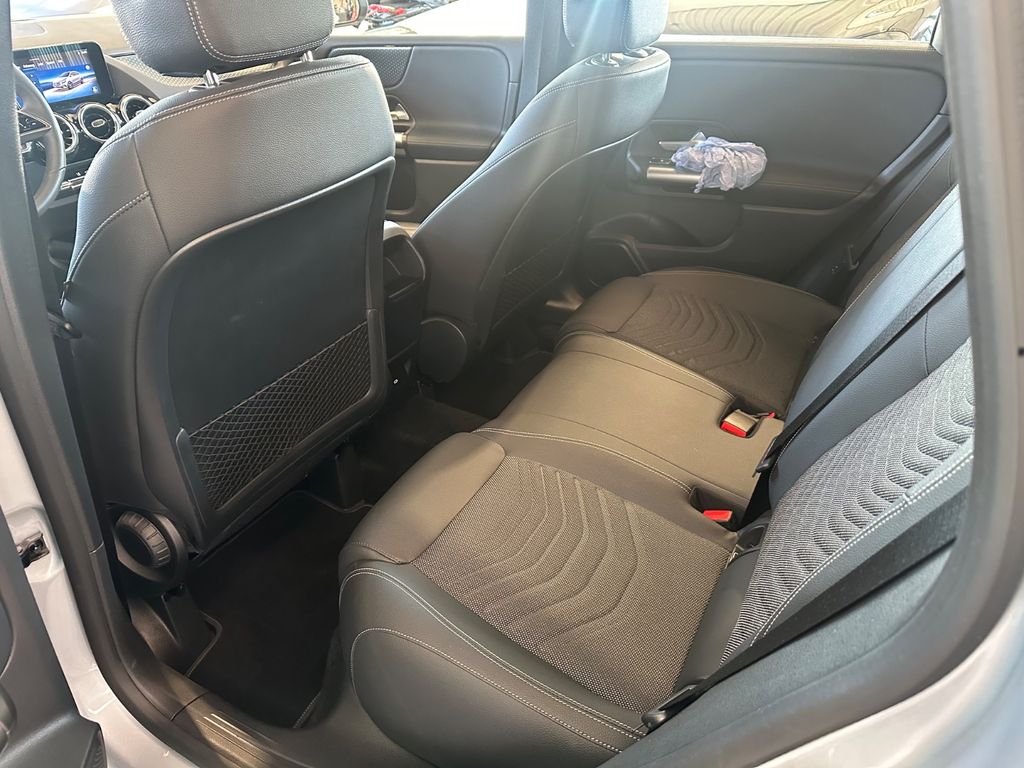 Mercedes-Benz B 180 2024