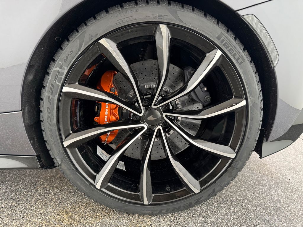 McLaren GT 2025