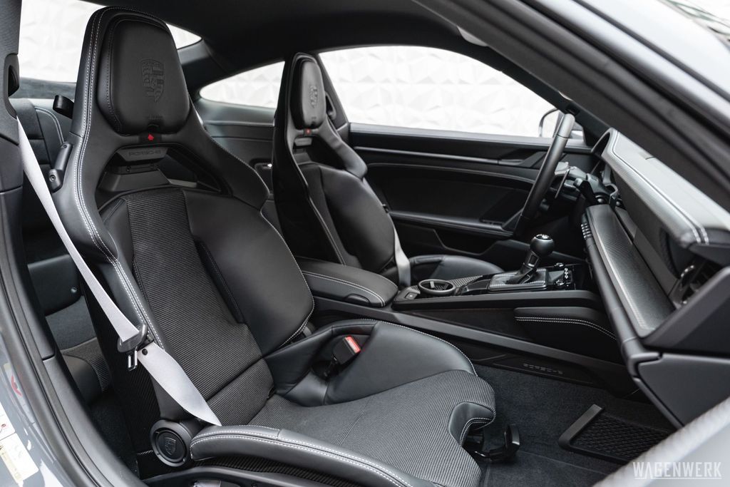 Porsche 992 2025