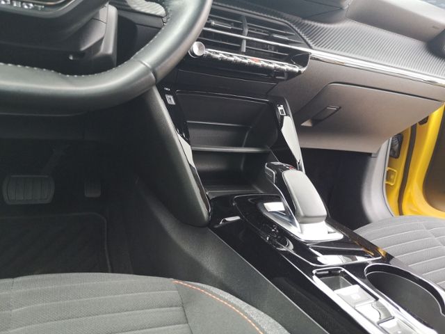 Peugeot 208 2021