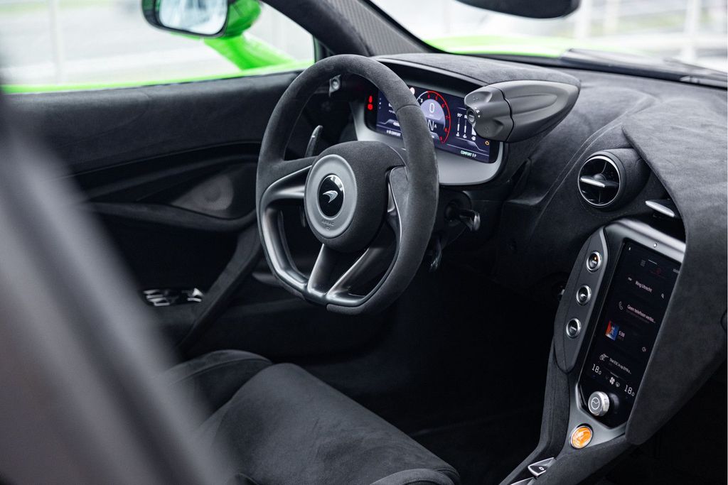 McLaren 750S 2025