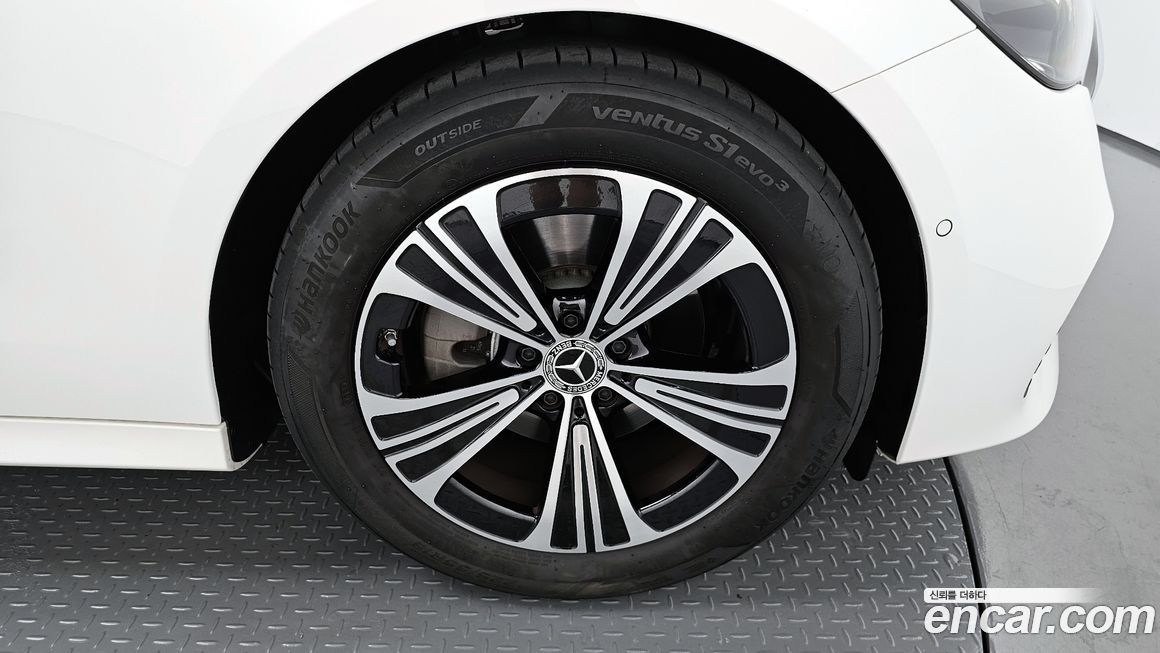 Mercedes-Benz E-Class 2025