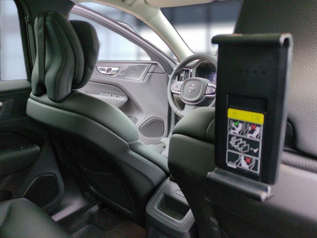 Volvo XC60 2025
