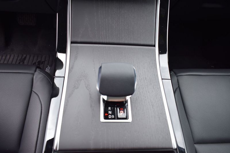 Land Rover Range Rover Velar 2025