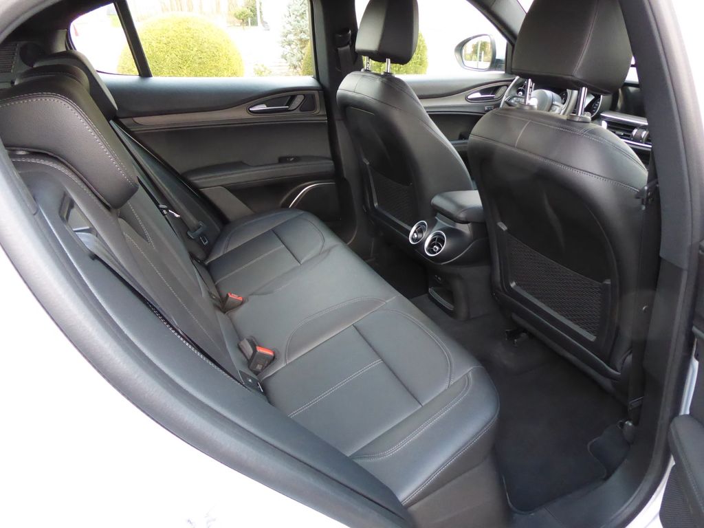 Alfa Romeo Stelvio 2023