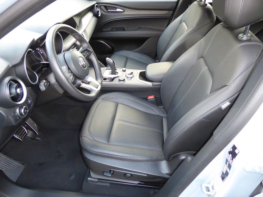Alfa Romeo Stelvio 2023