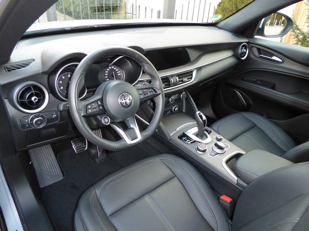 Alfa Romeo Stelvio 2023