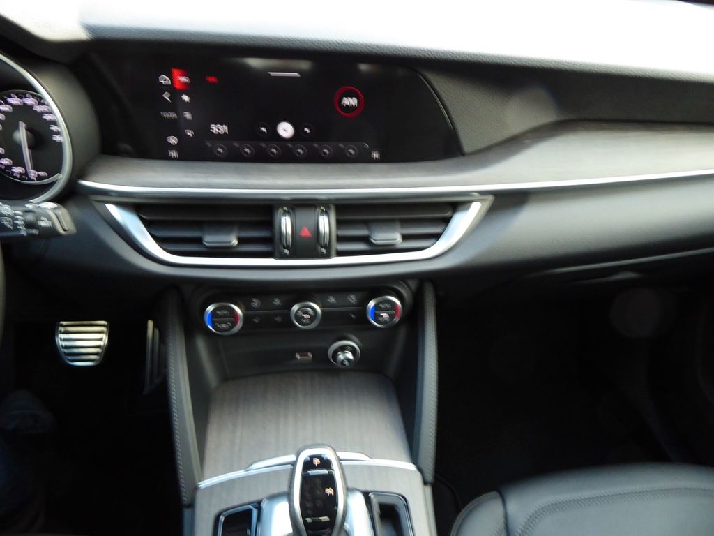 Alfa Romeo Stelvio 2023