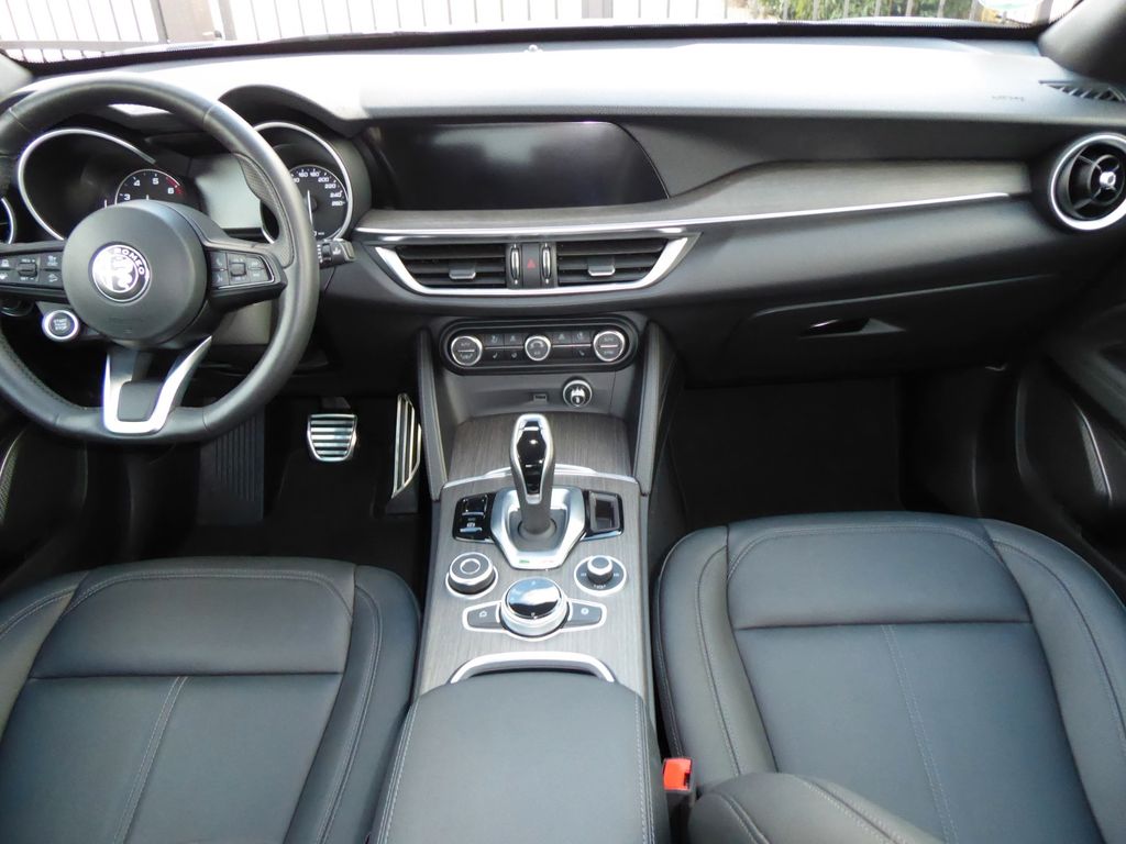 Alfa Romeo Stelvio 2023