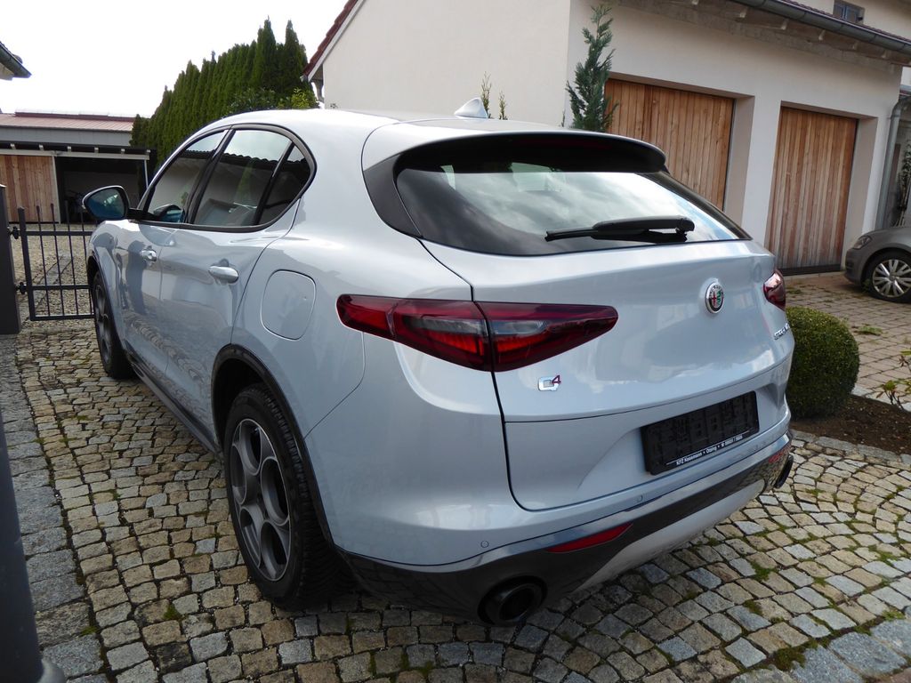 Alfa Romeo Stelvio 2023