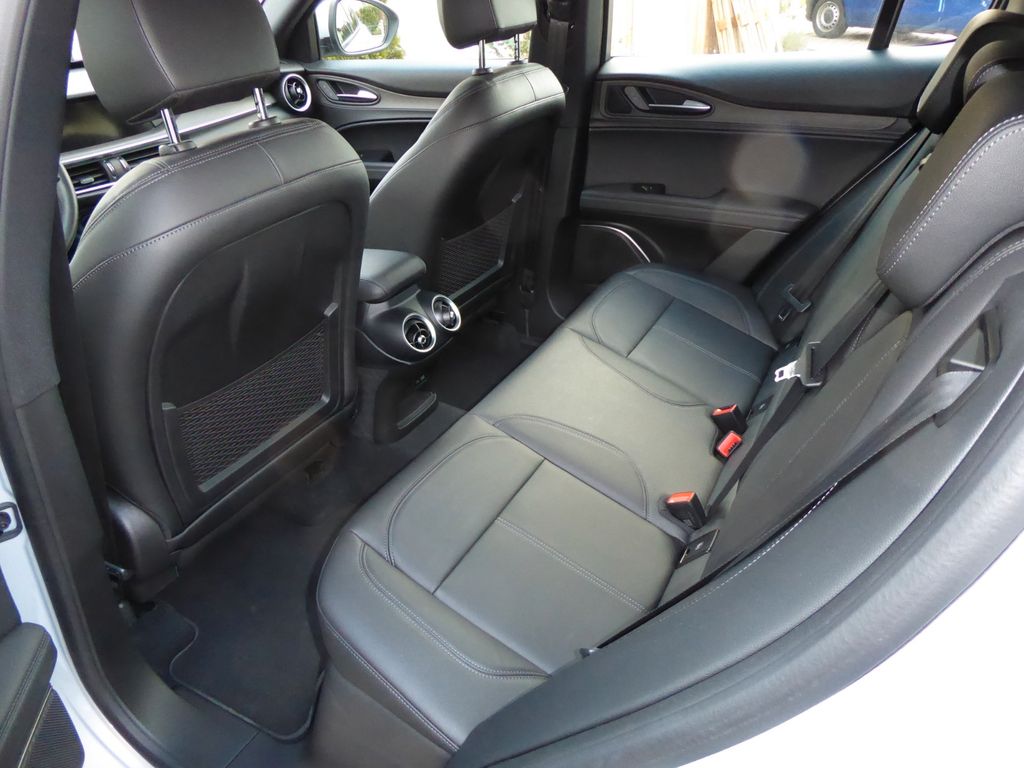 Alfa Romeo Stelvio 2023