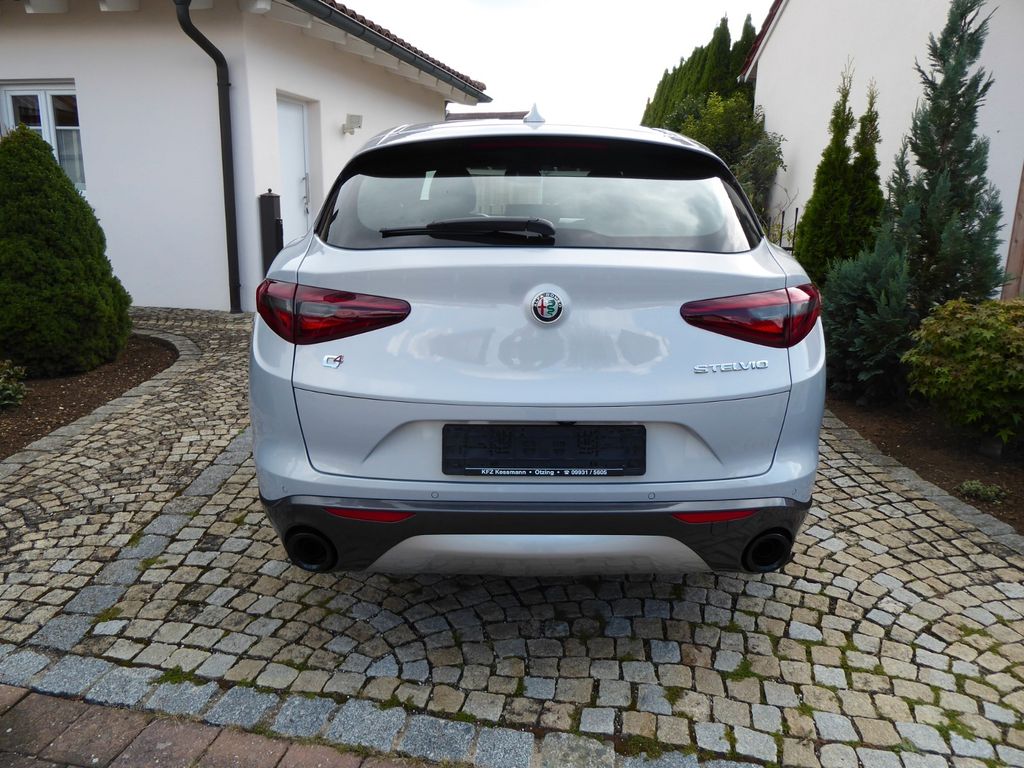 Alfa Romeo Stelvio 2023