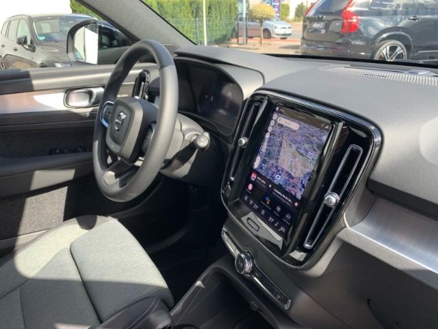 Volvo XC40 2025