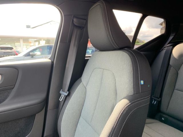 Volvo XC40 2025