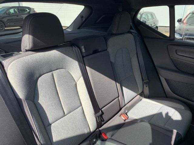 Volvo XC40 2025