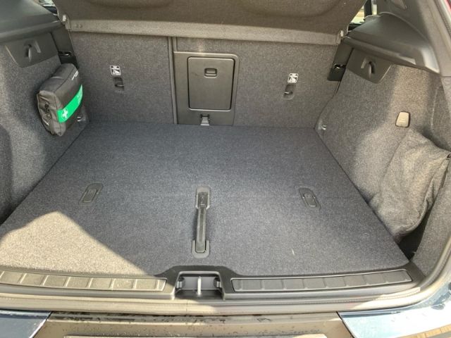 Volvo XC40 2025