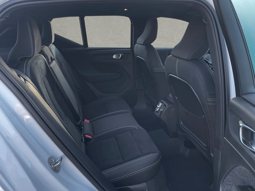 Volvo XC40 2025
