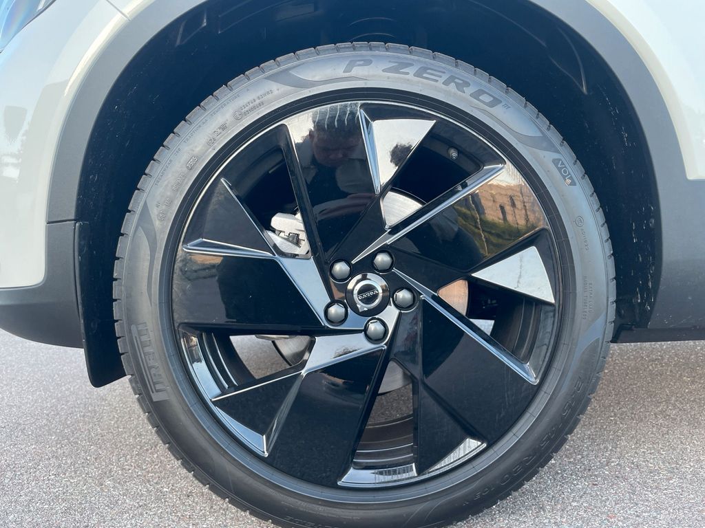 Volvo XC40 2025