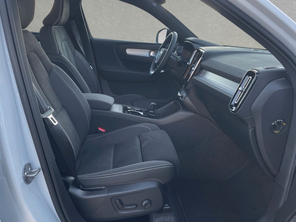 Volvo XC40 2025