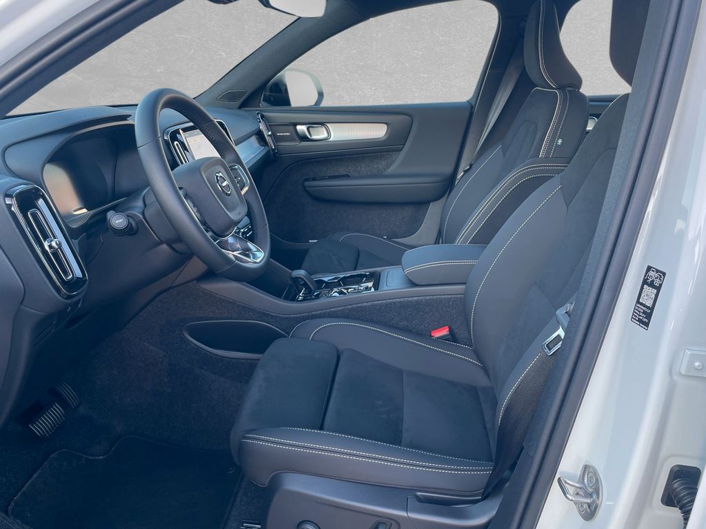 Volvo XC40 2025