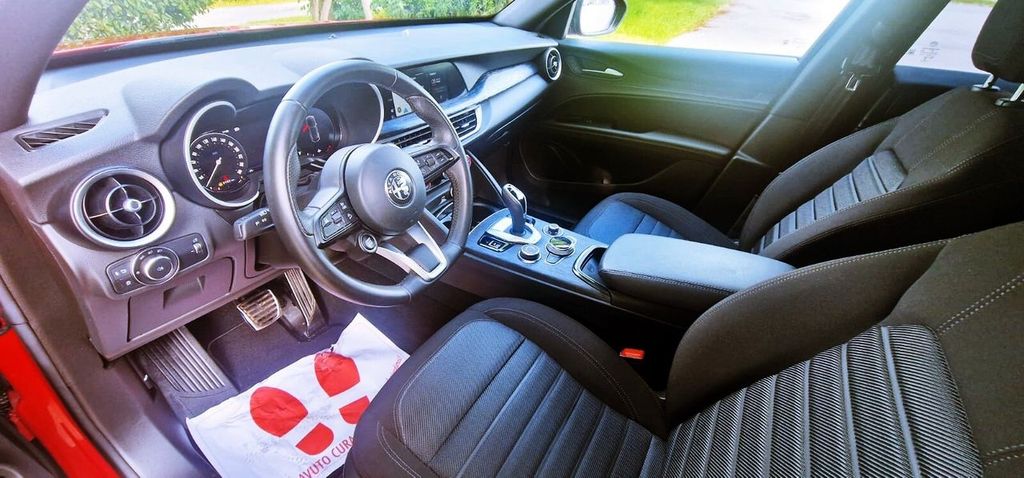 Alfa Romeo Stelvio 2023