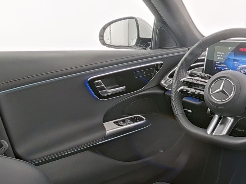 Mercedes-Benz E 300 2025