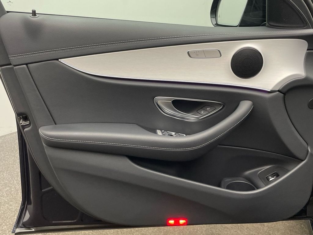 Mercedes-Benz E 300 2023