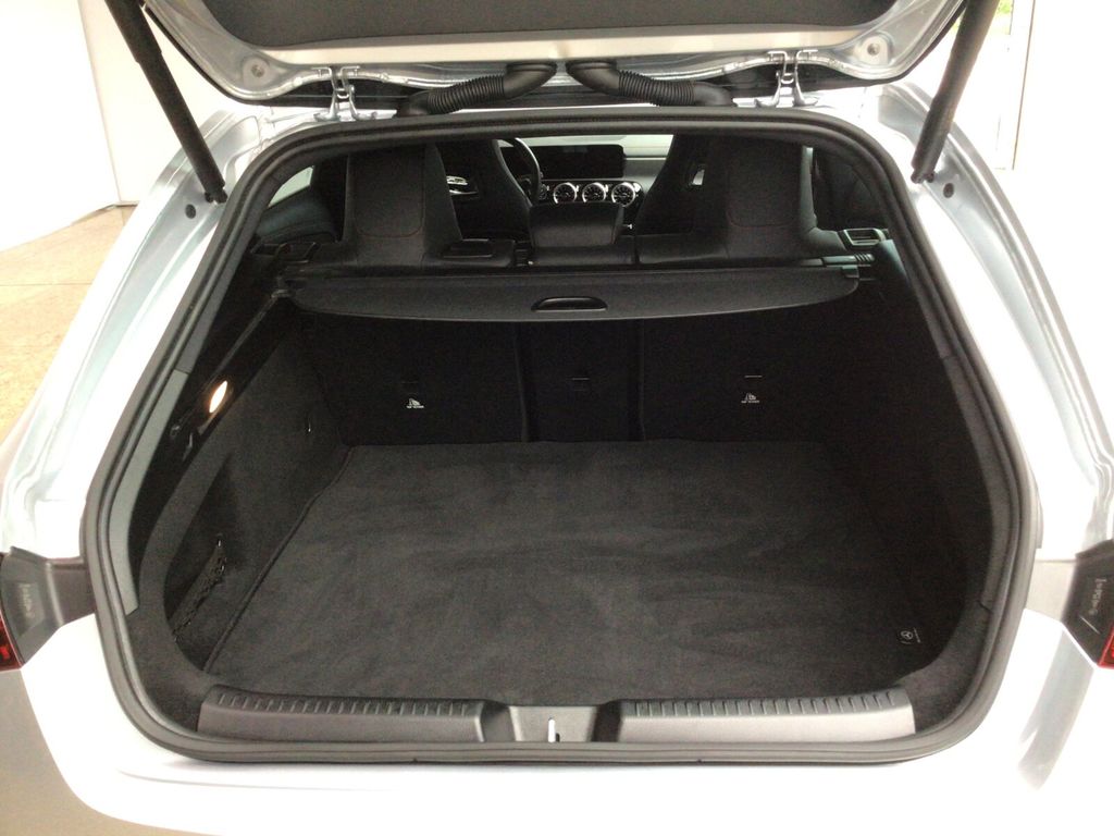 Mercedes-Benz CLA 200 Shooting Brake 2024