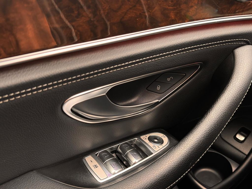 Mercedes-Benz E 300 2022