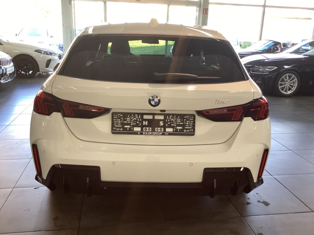 BMW 120 2024