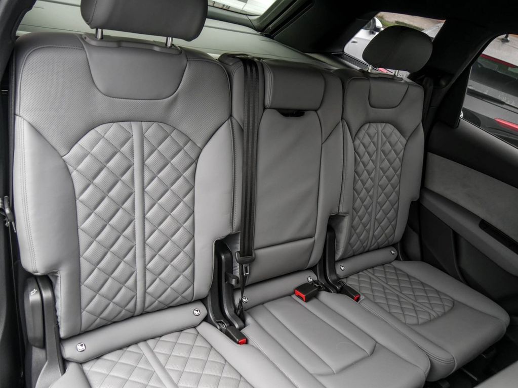 Audi SQ7 2025