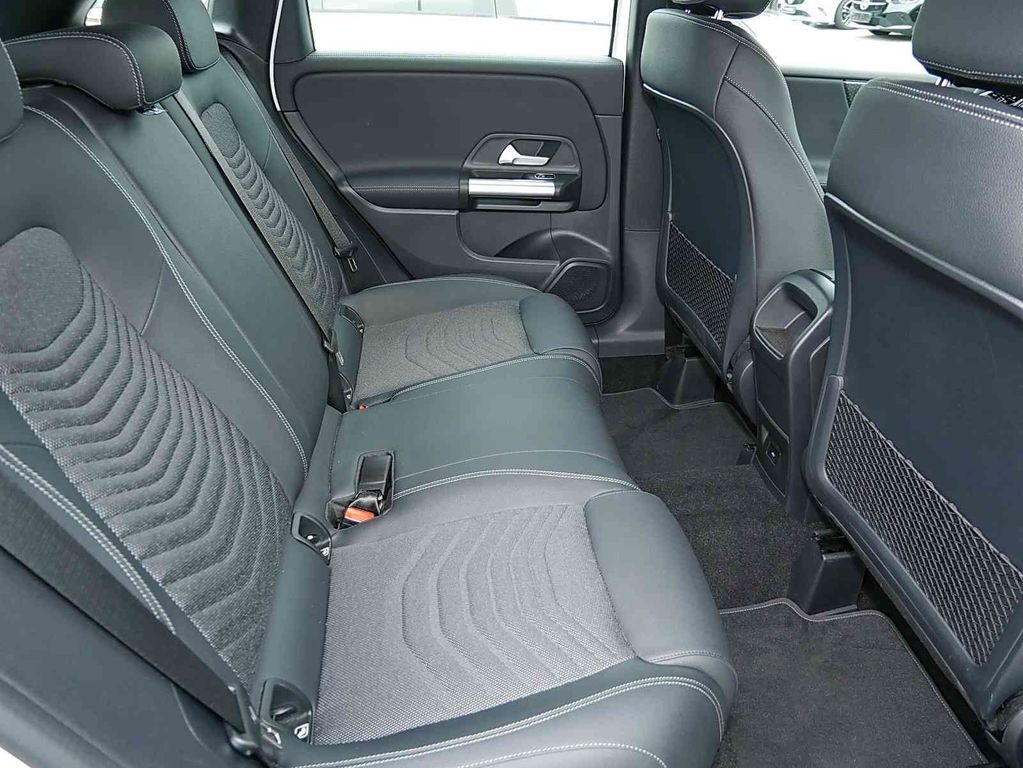 Mercedes-Benz B 220 2024
