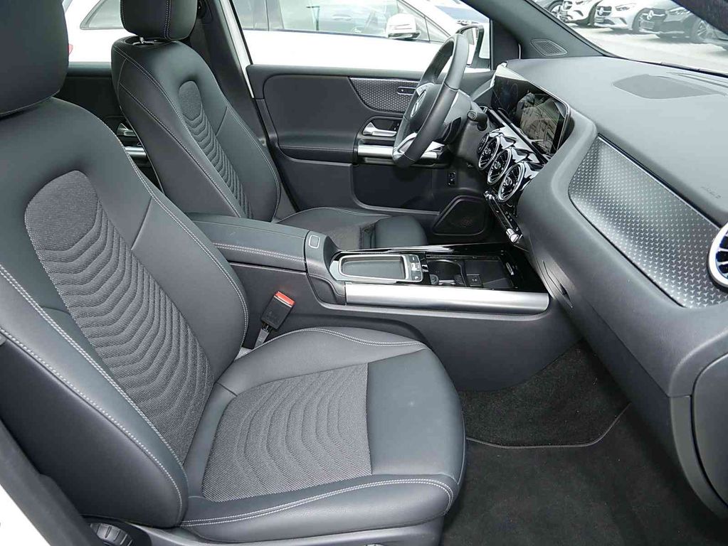 Mercedes-Benz B 220 2024