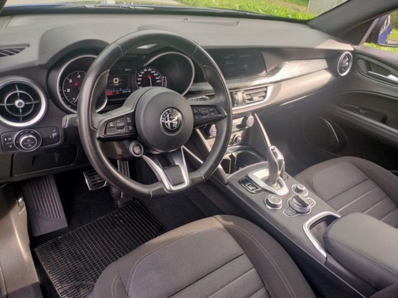 Alfa Romeo Stelvio 2023