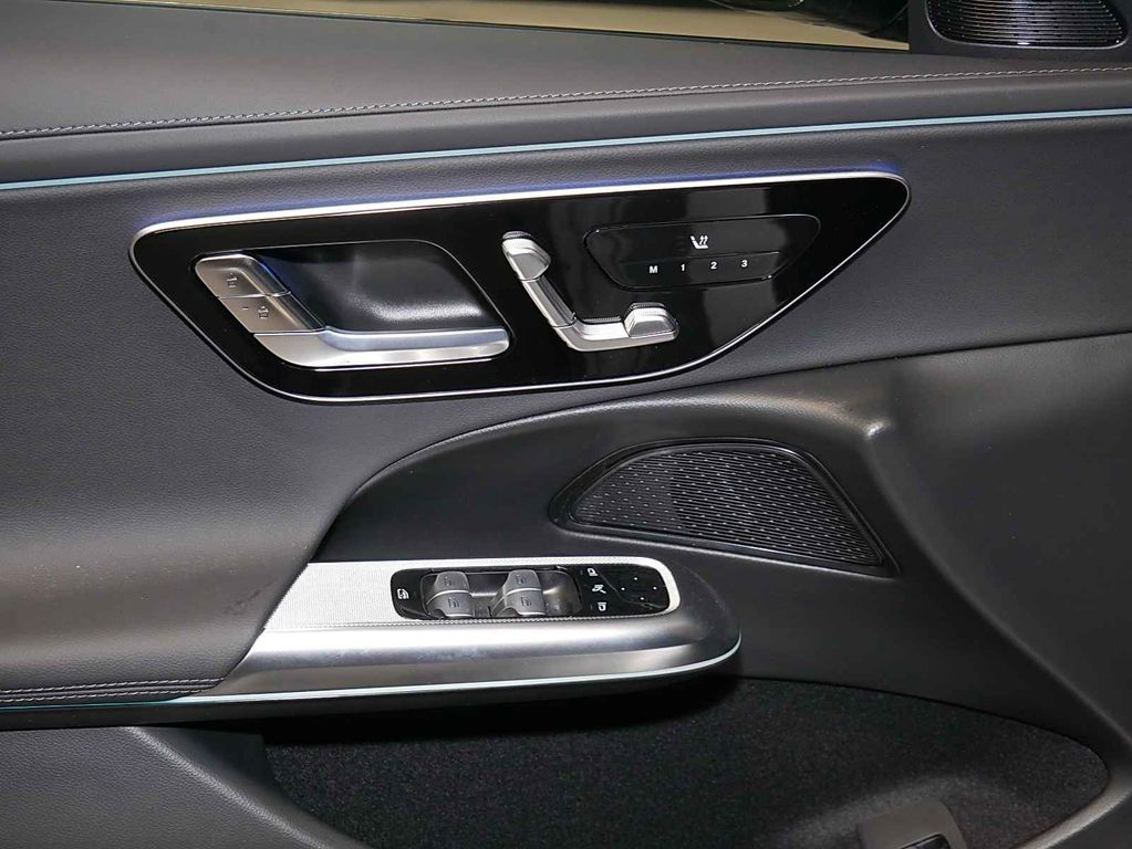 Mercedes-Benz E 220 2025