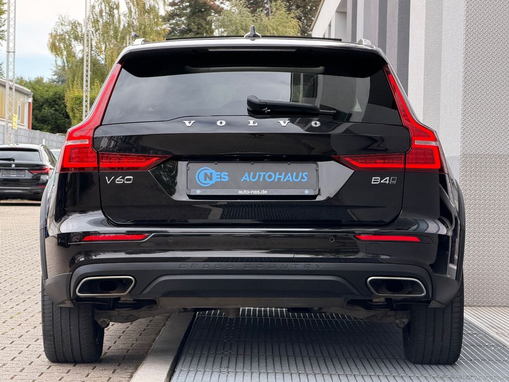 Volvo V60 Cross Country 2021