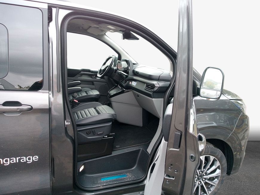 Ford Tourneo Custom 2025